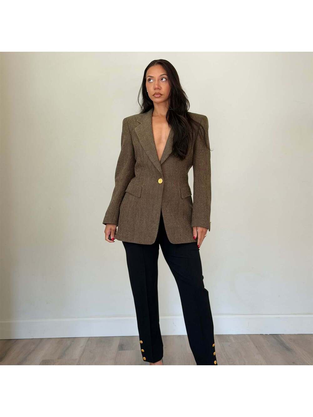 Escada - Picture 2 of 8